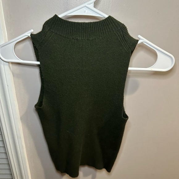 Brandy Melville Green Sleeveless Sweater - Picture 2 of 3